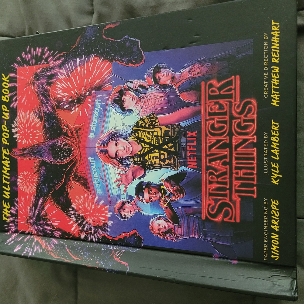 Stranger Things Ultimate Pop-Up Book